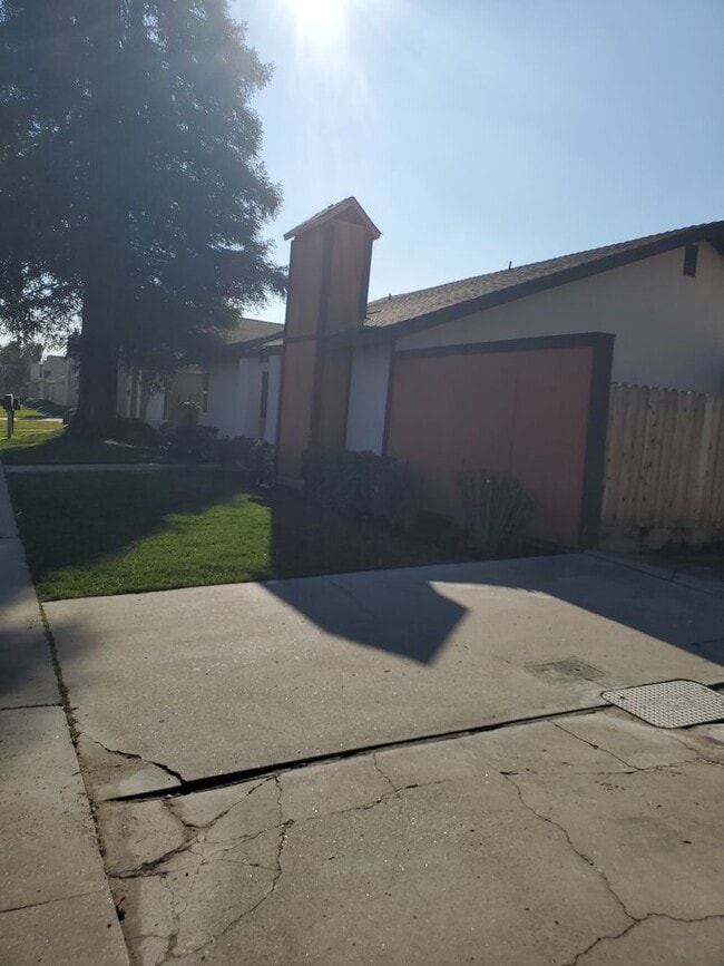 3824 Coffee Rd in Modesto, CA - Building Photo - Building Photo