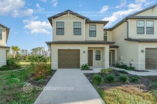 1915 E Landings Wy in Port Charlotte, FL - Building Photo