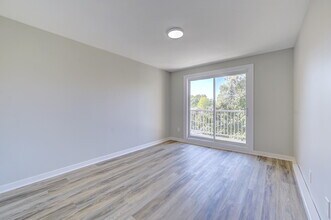 16440 Gouin Boul O in Montréal, QC - Building Photo - Building Photo