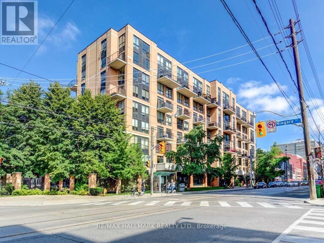 800-800 King St W