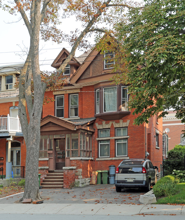 128 Herkimer St in Hamilton, ON - Building Photo - Primary Photo