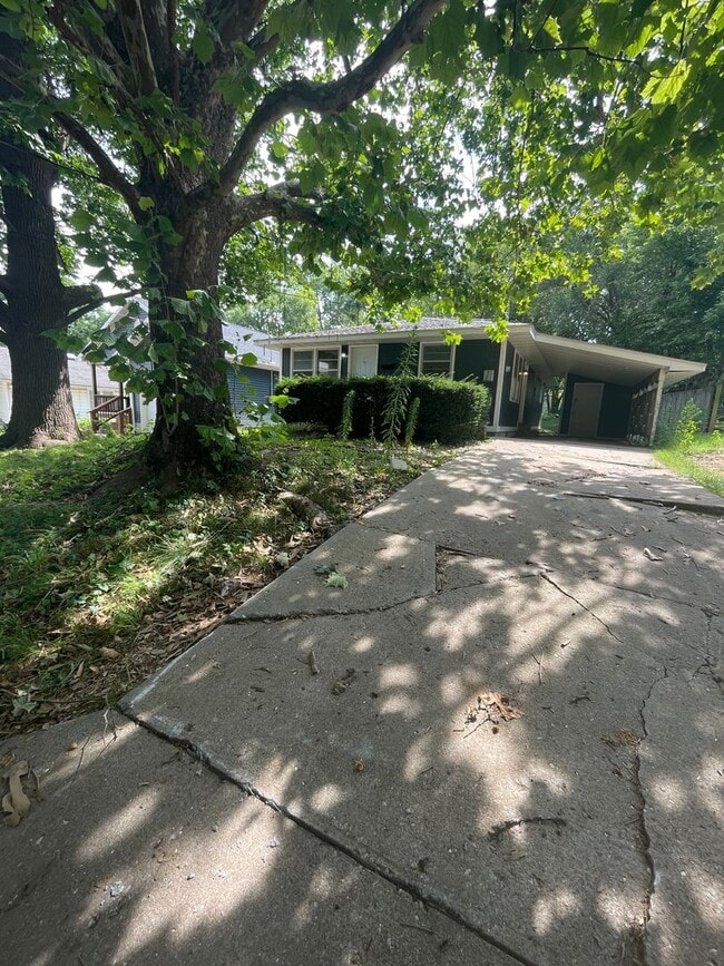 property at 2112 N Marion Ave