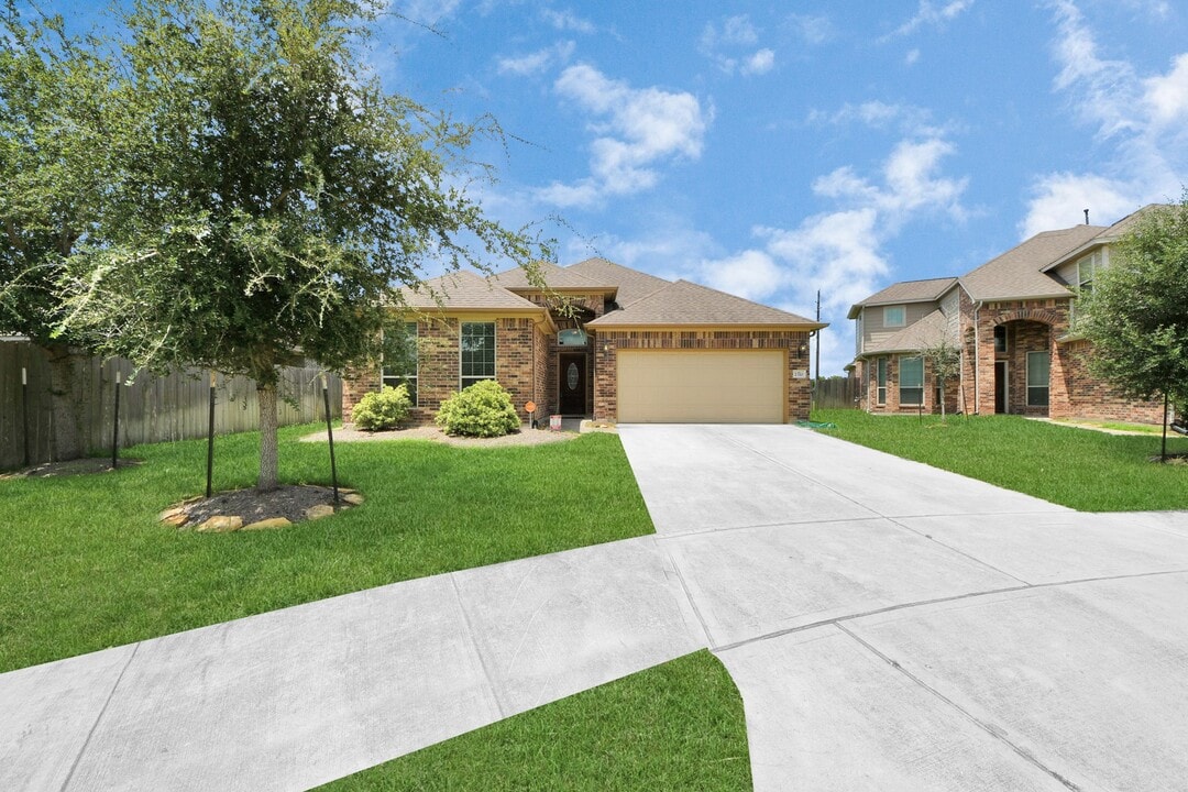 2310 Brett Ct in Missouri City, TX - Building Photo