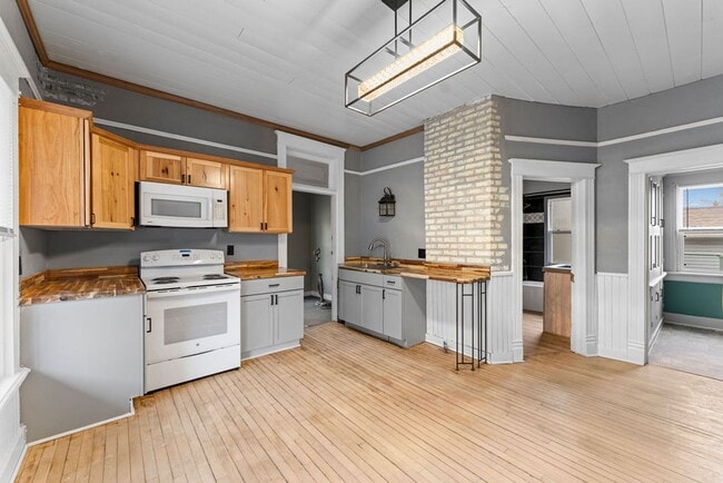 1515 Liberty St in Oshkosh, WI - Building Photo - Building Photo