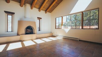 1432 Canyon Rd in Santa Fe, NM - Building Photo