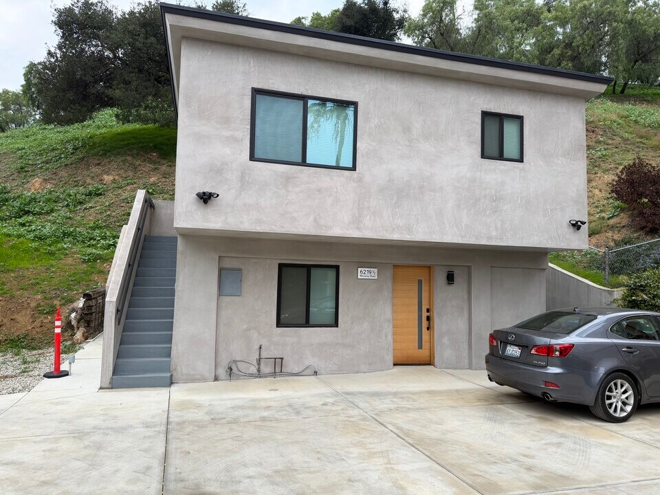 6219 Monterey Rd, Unit 6219 in Los Angeles, CA - Foto de edificio