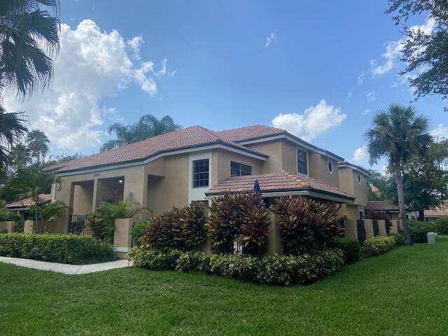 364 Prestwick Cir in Palm Beach Gardens, FL - Building Photo