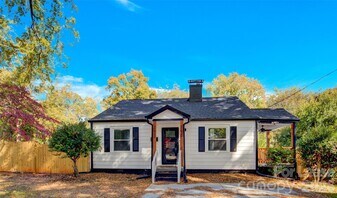 2630 Elon St in Charlotte, NC - Building Photo