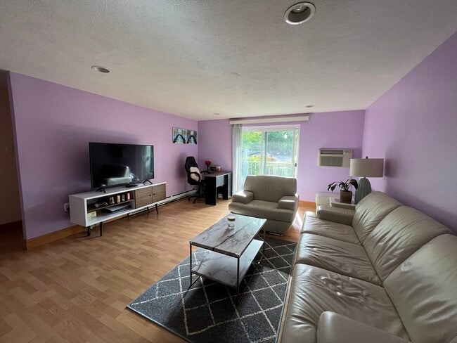 property at 25 Greentree Ln