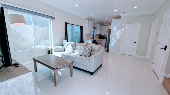 342 Pasadena Ave in South Pasadena, CA - Foto de edificio - Building Photo