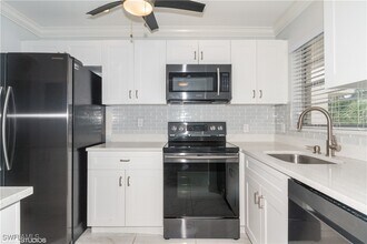 501 Forest Lakes Blvd in Naples, FL - Building Photo - Building Photo