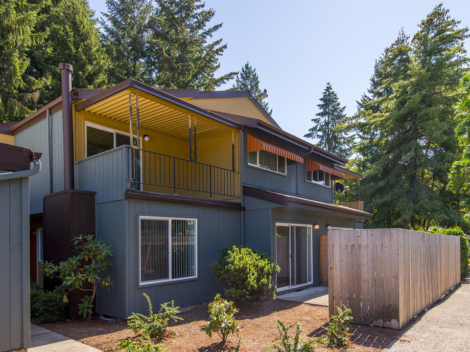 Rocky Bluff in Gladstone, OR - Building Photo