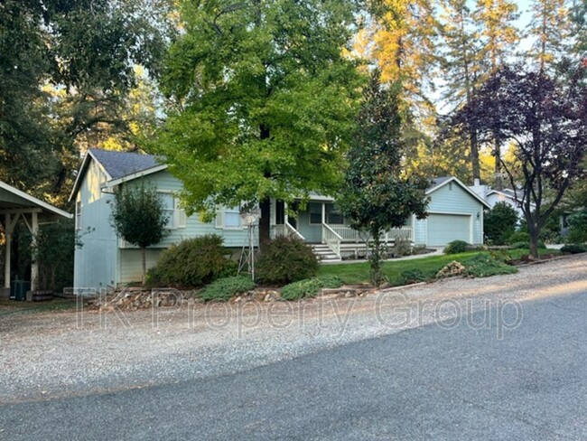 11494 Betty Way in Grass Valley, CA - Building Photo - Building Photo