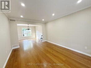 3 Veronica Crescent in East Gwillimbury, ON - Building Photo - Building Photo