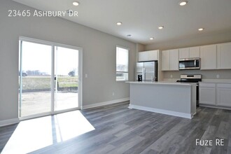 23465 Ashbury Dr in Rogers, MN - Foto de edificio - Building Photo