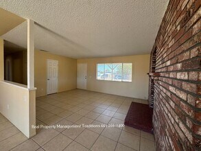 40325 Ronar St in Lake Los Angeles, CA - Building Photo - Building Photo