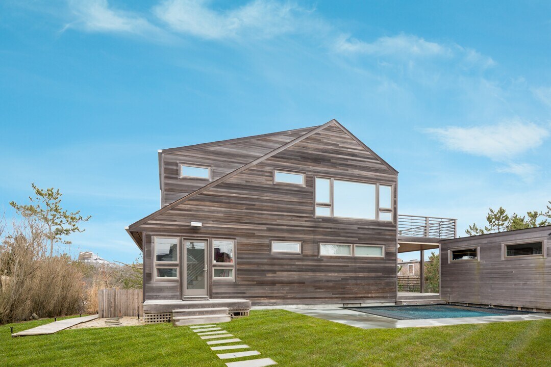 81 Hampton Ln in Amagansett, NY - Building Photo