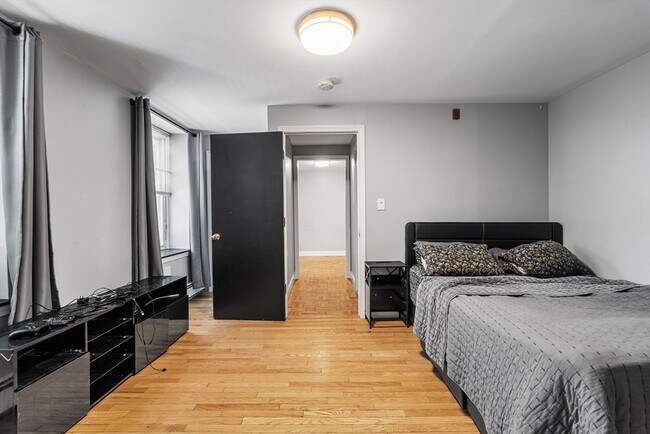 99 W 4th St, Unit 1 in Boston, MA - Building Photo - Building Photo