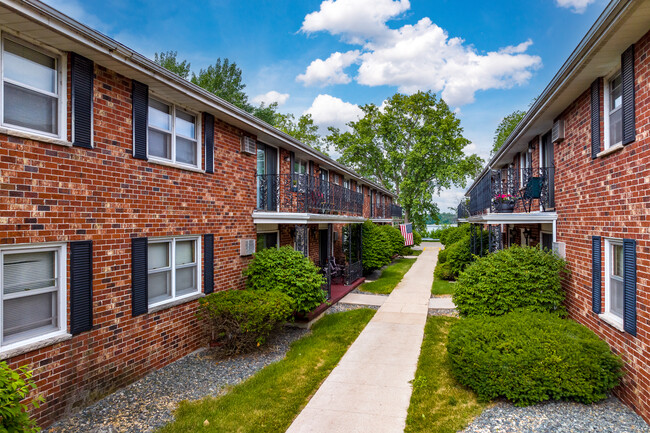 Olde Pulley Lane in Menasha, WI - Foto de edificio - Building Photo