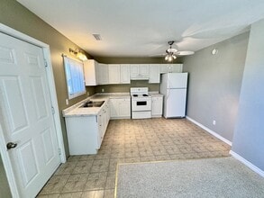 1011 Front Rd in Windsor, ON - Building Photo - Building Photo