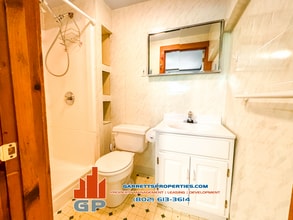 42 Johnson St, Unit 3 in Barre, VT - Foto de edificio - Building Photo