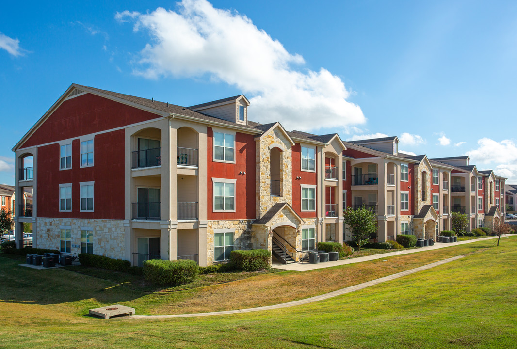 Oxford at Lake Worth in Fort Worth, TX - Building Photo