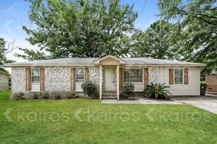 1822 Sedgefield St in Cayce, SC - Building Photo