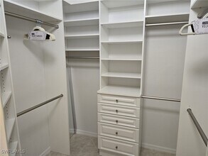 5095 Yacht Harbor Dr in Naples, FL - Building Photo - Building Photo
