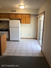 4225 SE Oak St in Hillsboro, OR - Building Photo - Building Photo