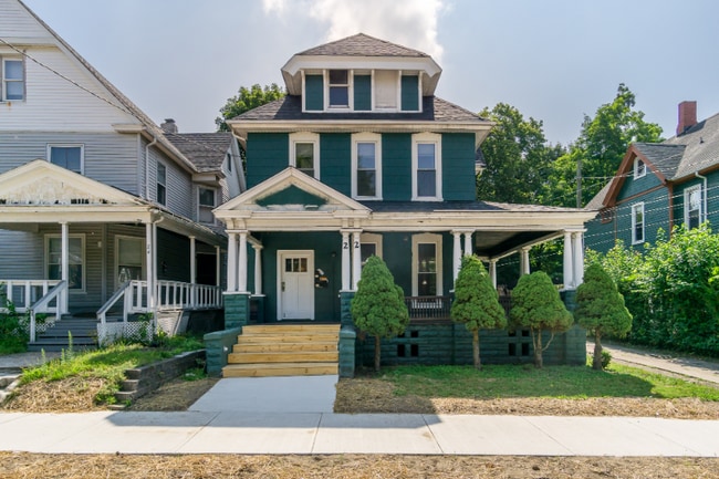 22 Edwards St