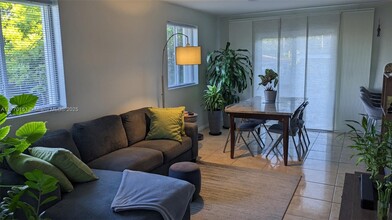 164 NW 71st St, Unit 164 in Miami, FL - Building Photo - Building Photo