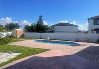 20121 NW 84th Ave in Hialeah, FL - Building Photo - Building Photo