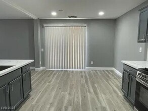 8928 W Marmo Ave in Las Vegas, NV - Building Photo - Building Photo