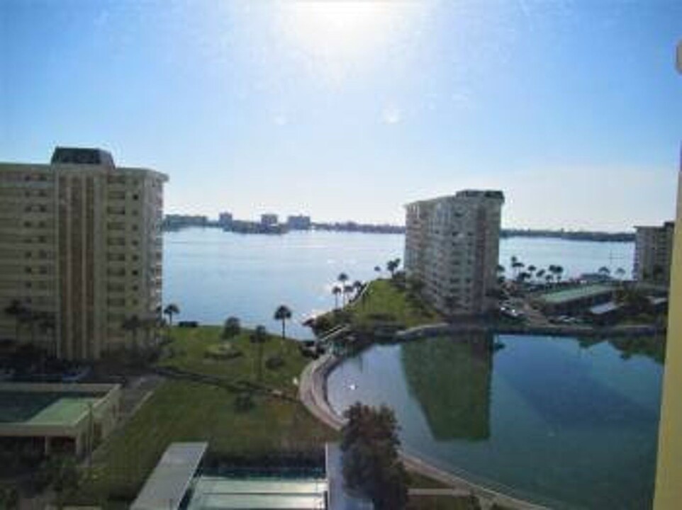 4575 Cove Cir in St. Petersburg, FL - Building Photo