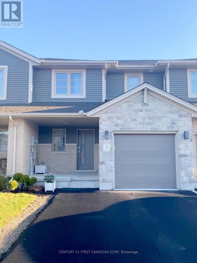 property at 7 Empire Pkwy