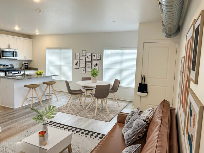 Elmwood Lake Apartments in Hudsonville, MI - Building Photo - Building Photo