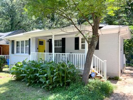 1408 Lockwood Dr SW in Atlanta, GA - Building Photo