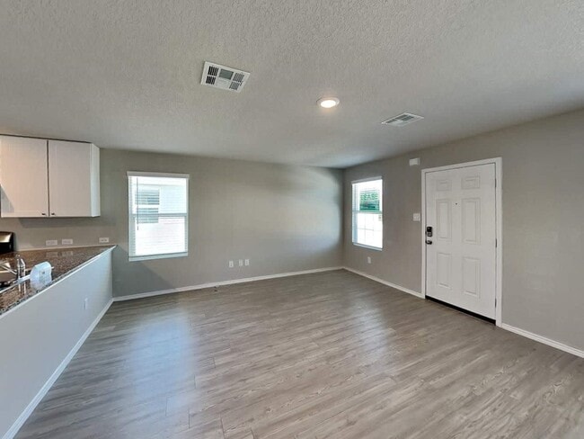 4210 Southton Lk in San Antonio, TX - Building Photo - Building Photo