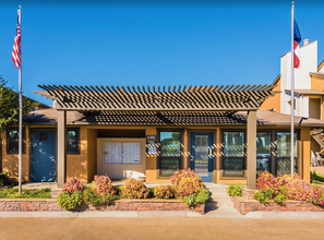Amber Creek Apartments in Garland, TX - Foto de edificio - Building Photo