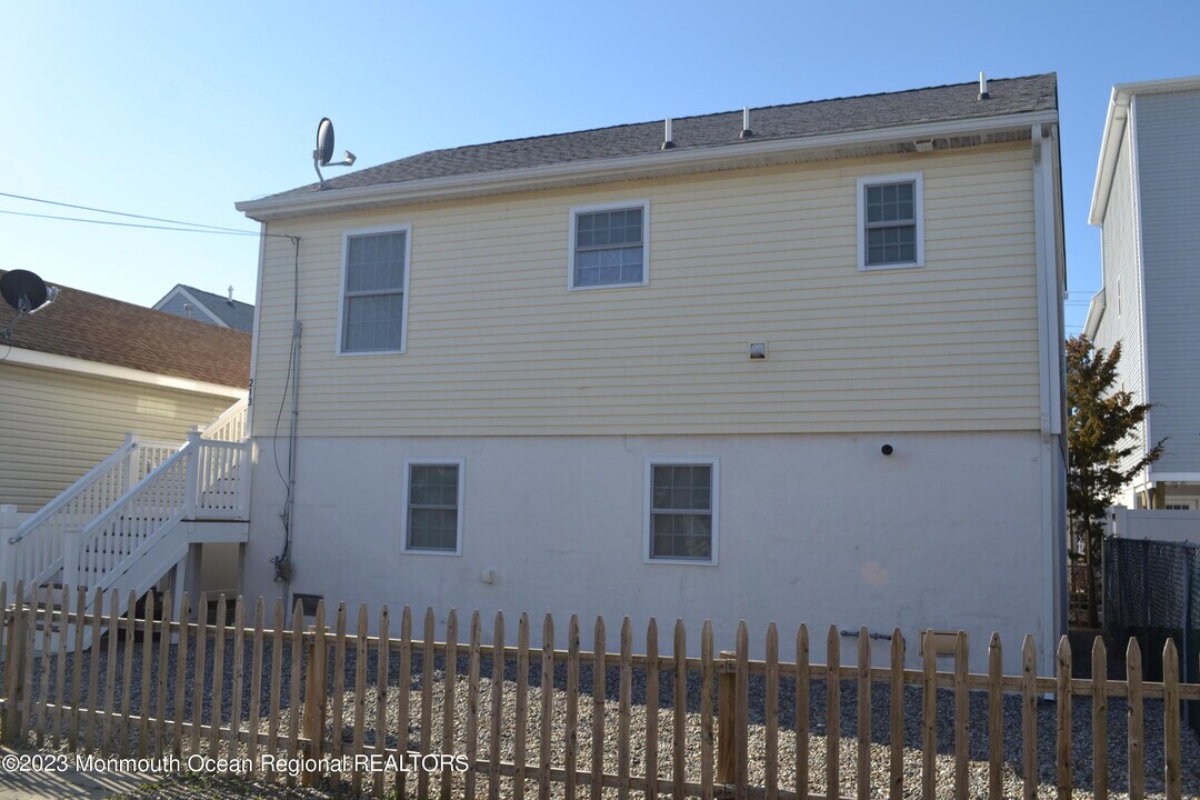 213 Sheridan Ave in Seaside Heights, NJ - Building Photo