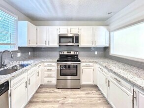 804 Abingdon Way NE in Atlanta, GA - Building Photo - Building Photo