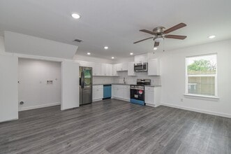 7802 Crestview Dr in Houston, TX - Building Photo - Building Photo