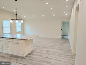 57 Swan Ln in Levittown, PA - Building Photo - Building Photo