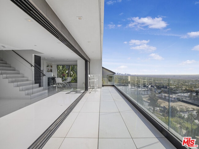 1600 Marlay Dr in Los Angeles, CA - Building Photo - Building Photo