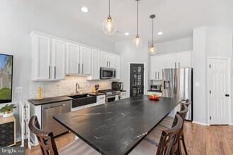 20353 Bowfonds St in Ashburn, VA - Building Photo - Building Photo