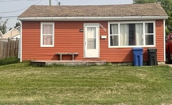 10424-10102 102 Ave in Fort St John, BC - Building Photo