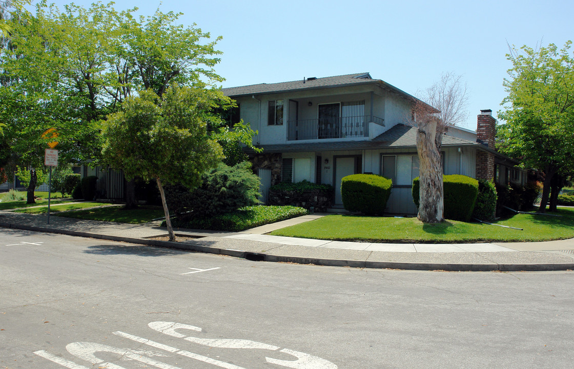 19482 Rosemarie Pl in Cupertino, CA - Building Photo