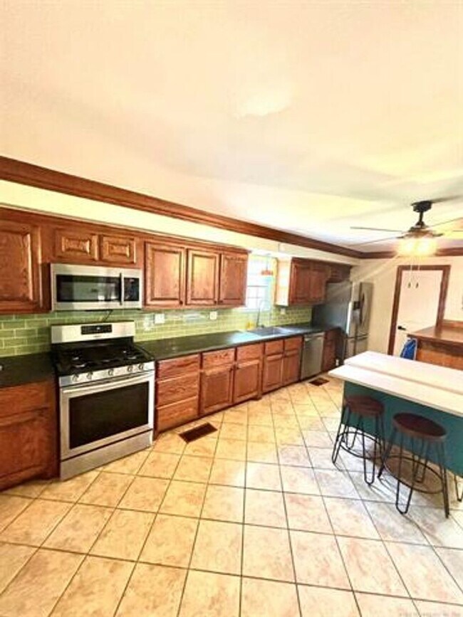 604 S Strong Blvd in Mcalester, OK - Building Photo - Building Photo