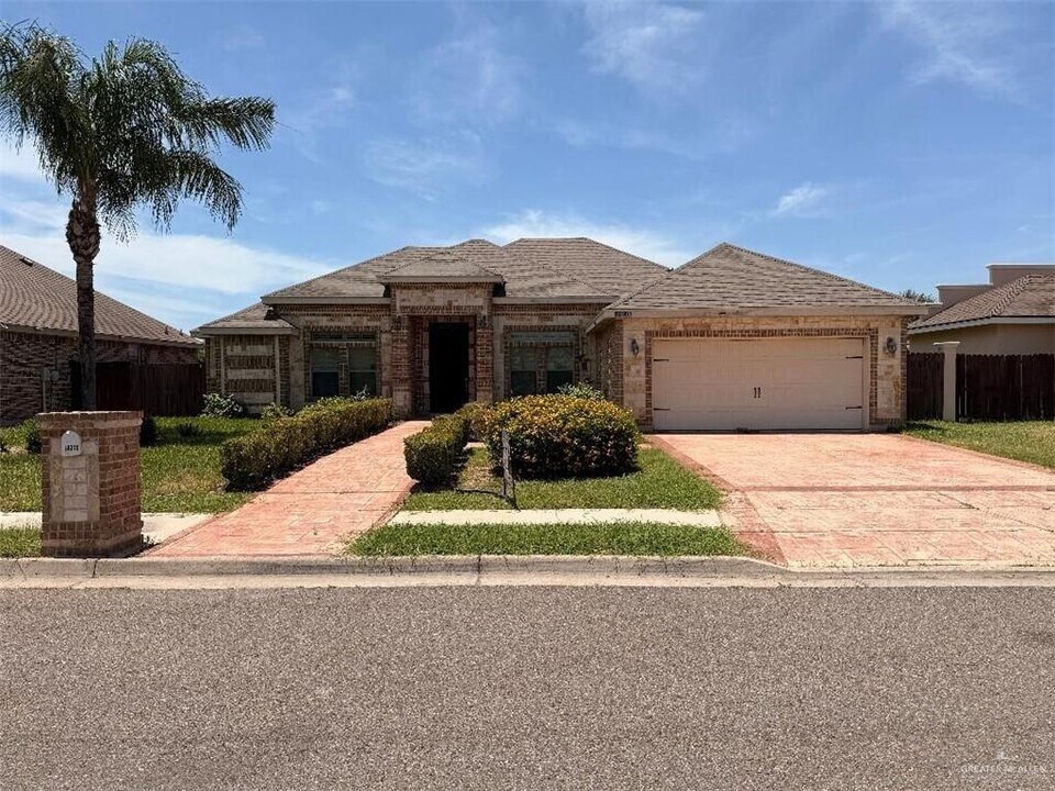 10315 N 26th Ln in McAllen, TX - Building Photo