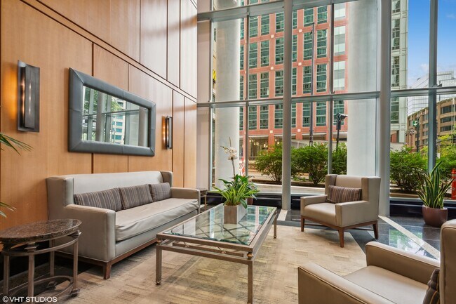 345 N LaSalle St in Chicago, IL - Building Photo - Building Photo